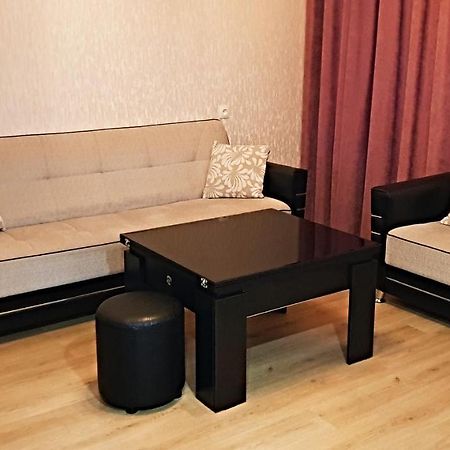 Bright And Cozy Apartment On Aghmashenebeli Avenue تبليسي المظهر الخارجي الصورة