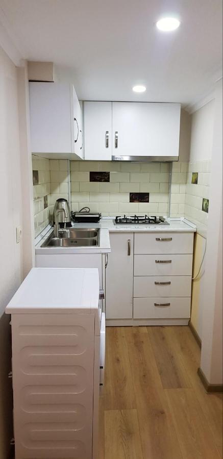 Bright And Cozy Apartment On Aghmashenebeli Avenue تبليسي المظهر الخارجي الصورة