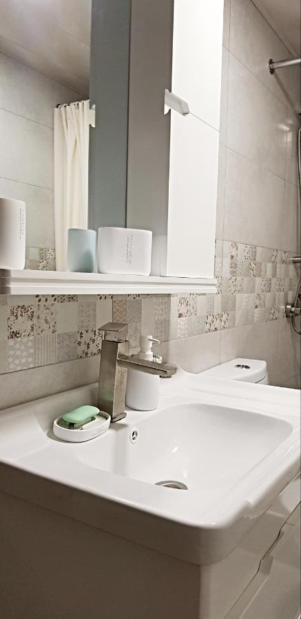 Bright And Cozy Apartment On Aghmashenebeli Avenue تبليسي المظهر الخارجي الصورة