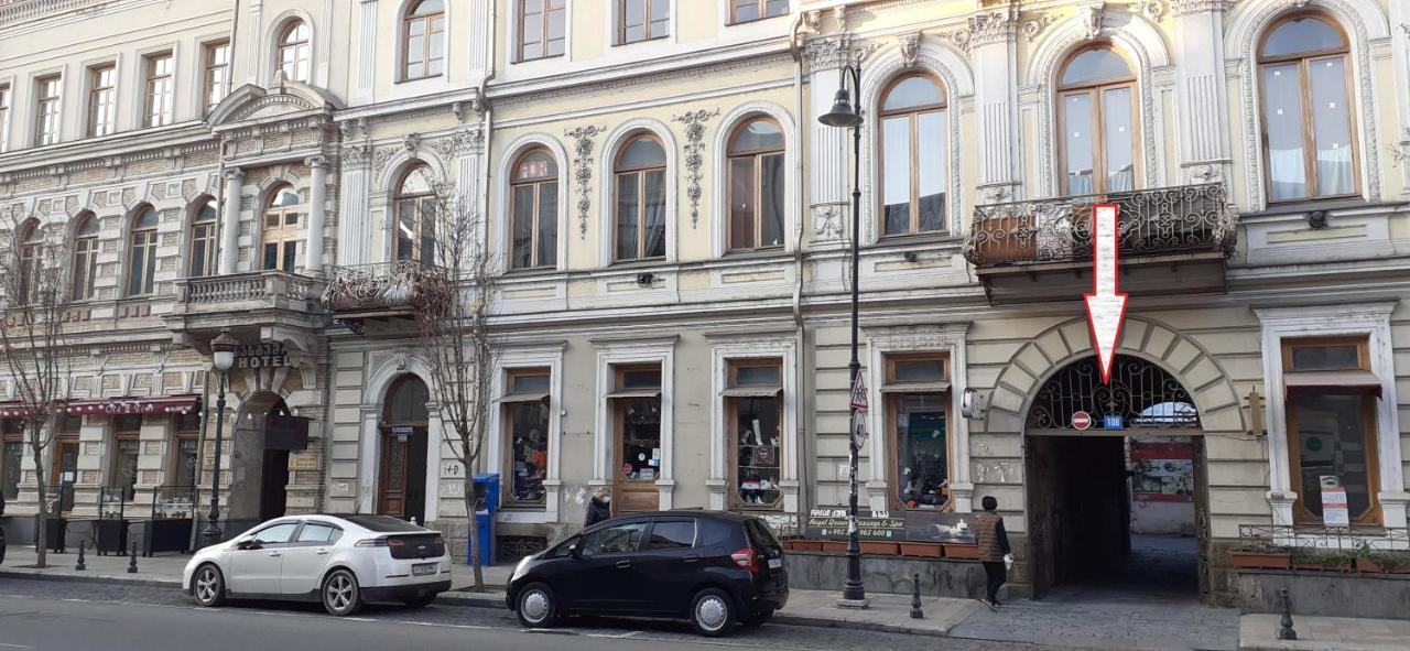Bright And Cozy Apartment On Aghmashenebeli Avenue تبليسي المظهر الخارجي الصورة